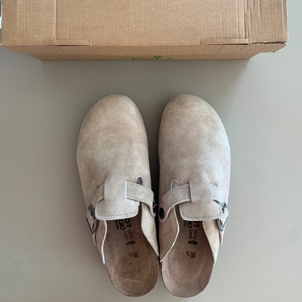 NAOT Autumn Women's Clog Sandstone Suede size38 US7 NWT!